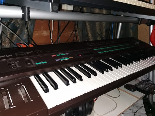 A Yamaha DX7 synthesizer